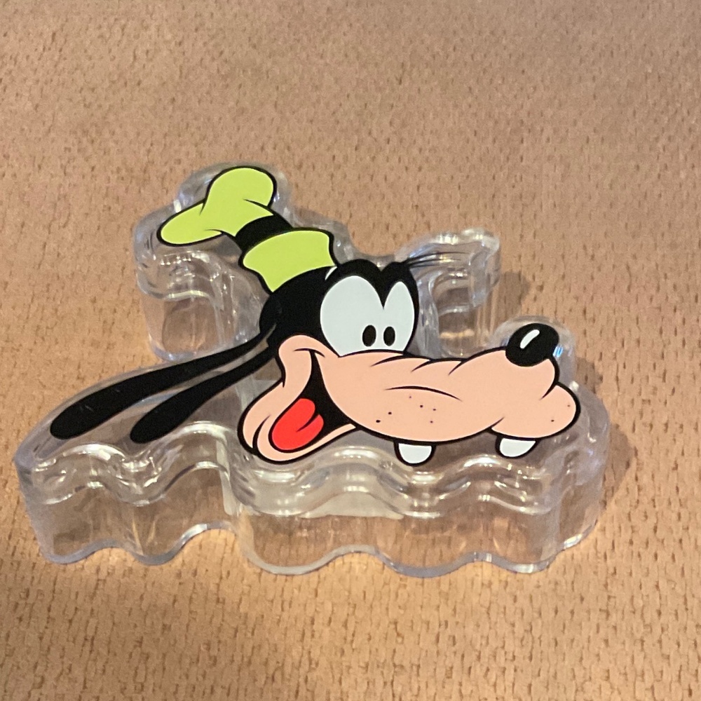 Disney Goofy plastic container